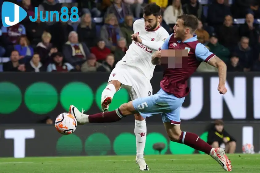 Mu liệu có thể đứng dậy ở vòng 3 khi tiếp đón Burnley. (Ảnh: Internet) Mu liệu có thể đứng dậy ở vòng 3 khi tiếp đón Burnley. (Ảnh: Internet)