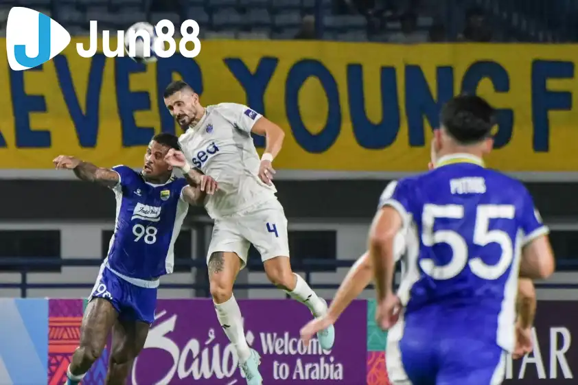 Trận đấu tương đối cân bằng giữa cả 2 đội Trận đấu tương đối cân bằng giữa cả 2 đội