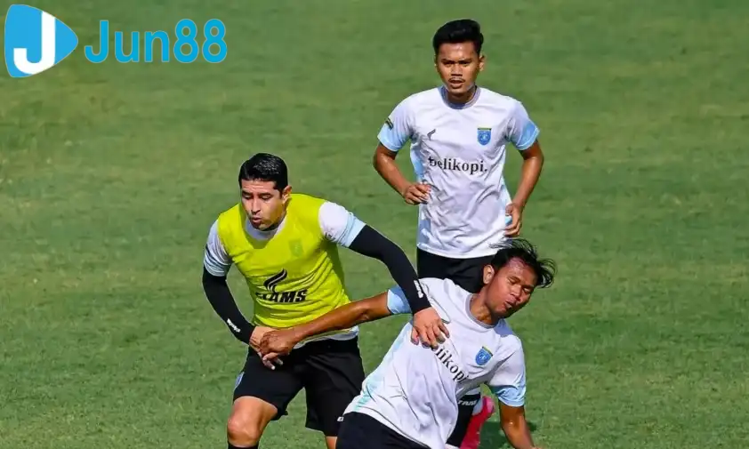 Persela Lamongan nhỉnh hơn về chỉ số ELO nhưng phải làm khách trên sân Balikpapan