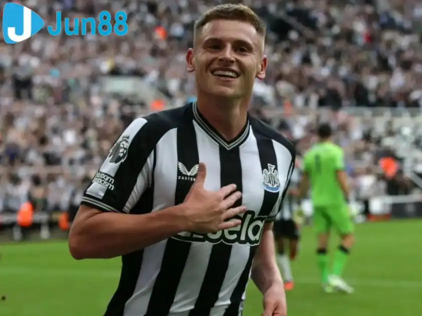 Barnes vừa lập cú đúp vào lưới Benfica ở trận đấu diễn ra vào hồi giữa tuần (Ảnh: Goal)