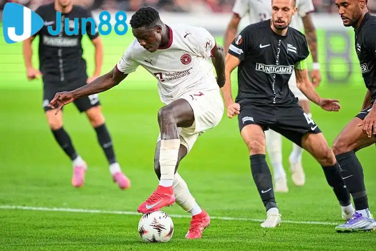 Midtjylland được dự đoán sẽ tiếp đà chiến thắng khi hành quân đến sân của Nottingham Forest.