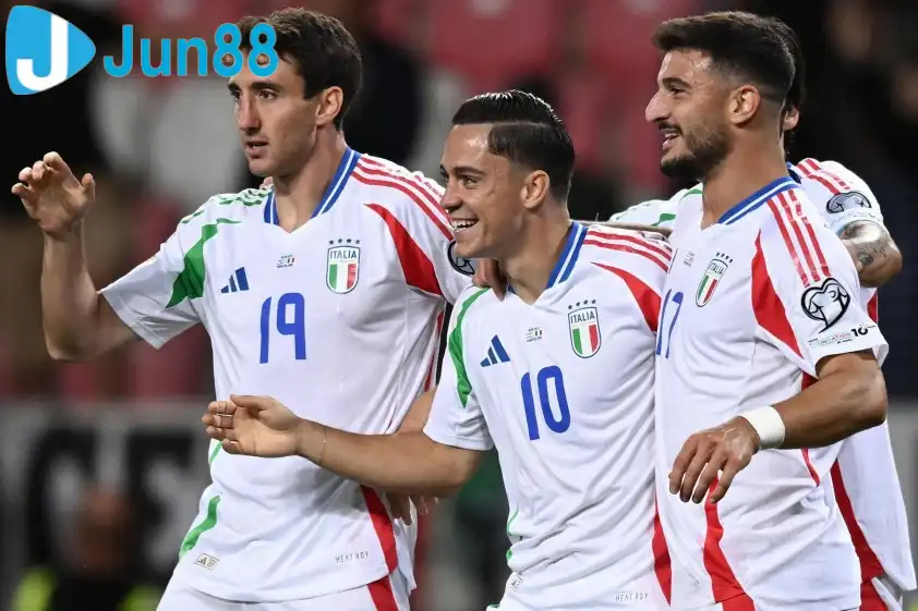 Italia được dự đoán sẽ chiến thắng để củng cố ngôi nhì bảng. Italia được dự đoán sẽ chiến thắng để củng cố ngôi nhì bảng.