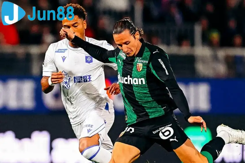 Lens được đánh giá cao hơn trong trận đấu này Lens được đánh giá cao hơn trong trận đấu này